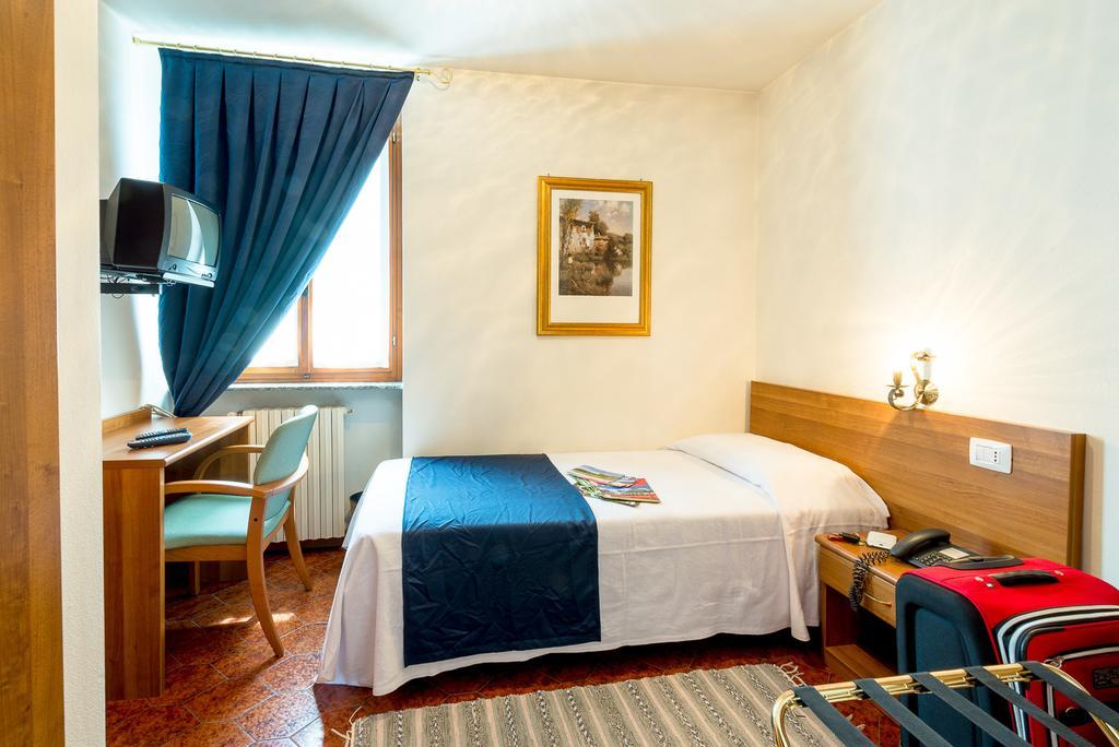 טיראנו Albergo Altavilla חדר תמונה