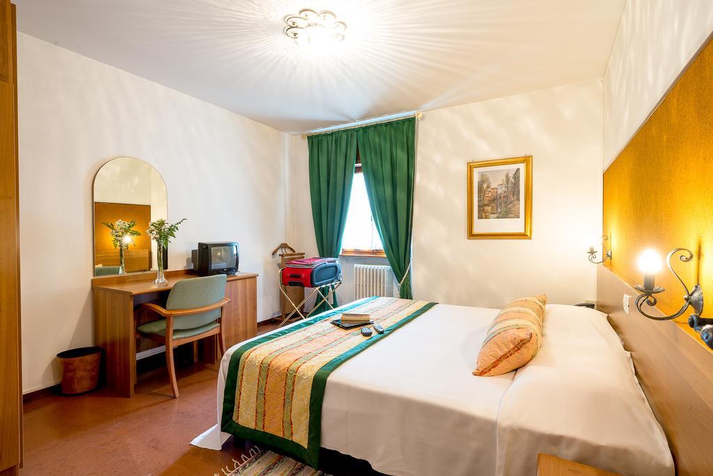 טיראנו Albergo Altavilla חדר תמונה