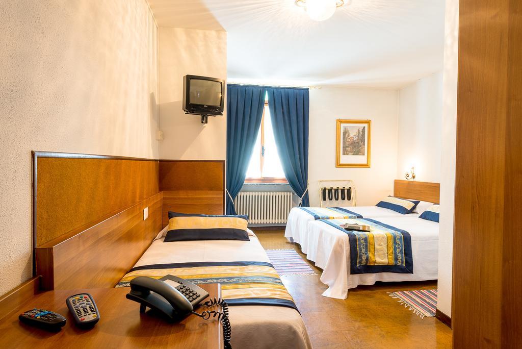טיראנו Albergo Altavilla חדר תמונה