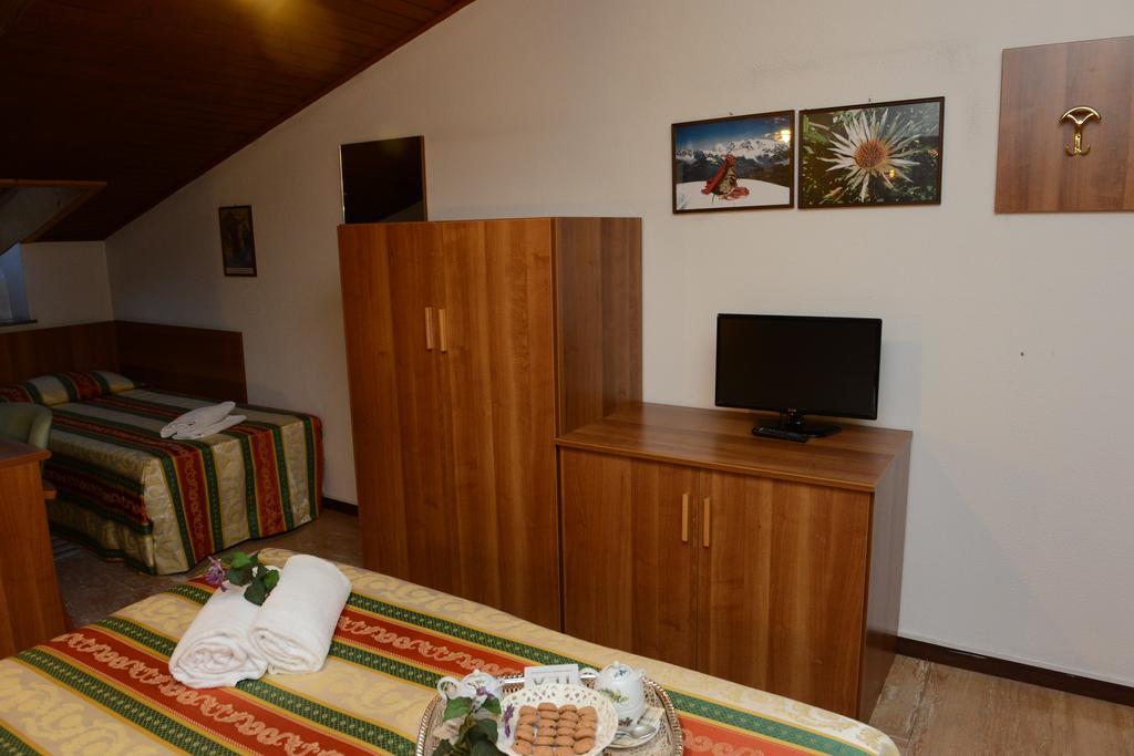 טיראנו Albergo Altavilla מראה חיצוני תמונה