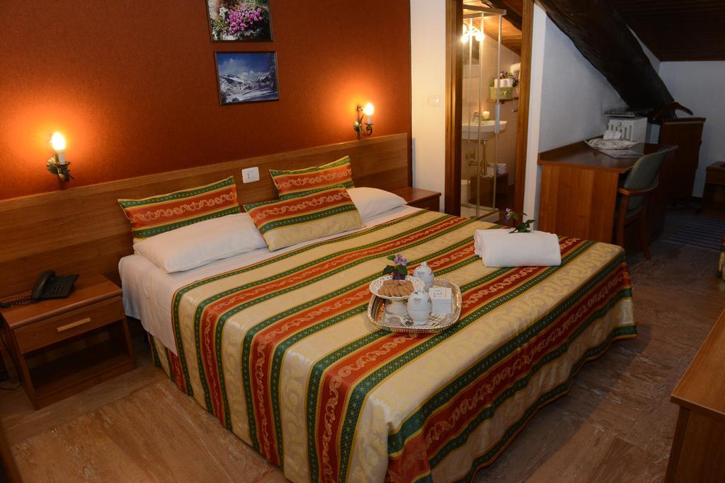 טיראנו Albergo Altavilla מראה חיצוני תמונה
