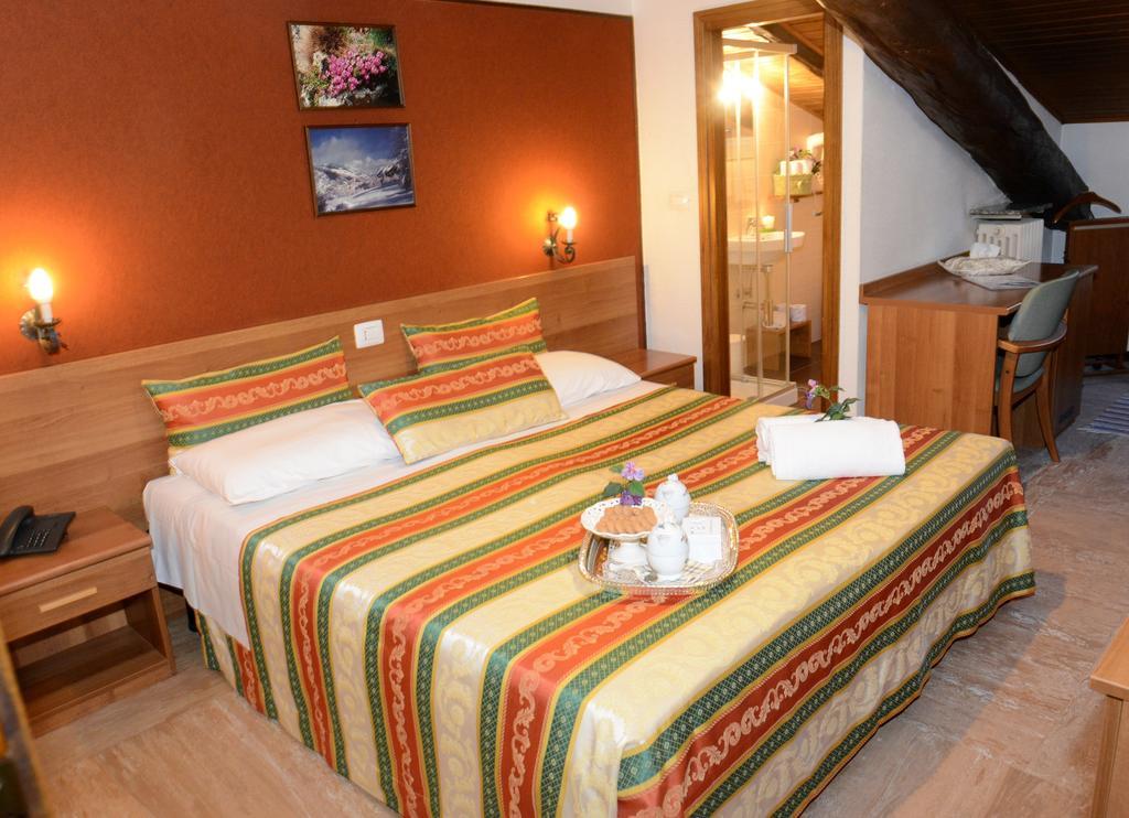 טיראנו Albergo Altavilla מראה חיצוני תמונה