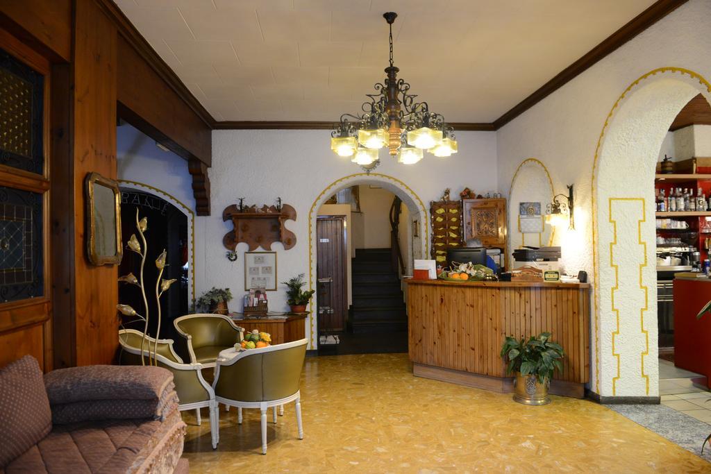 טיראנו Albergo Altavilla מראה חיצוני תמונה